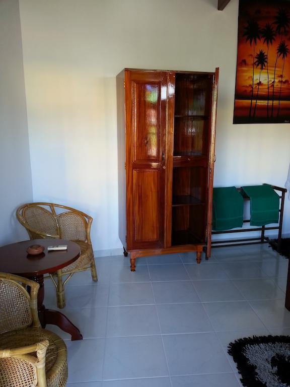 Main Reef Guest House Хиккадува Номер фото