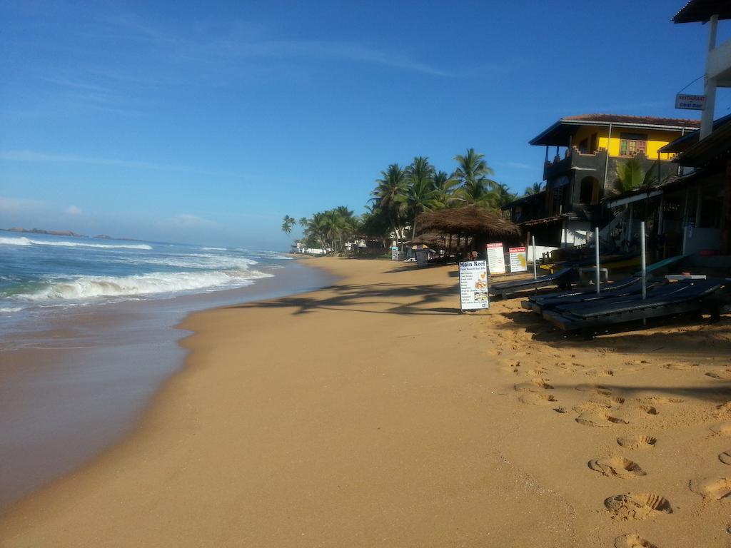 Main Reef Guest House Хиккадува Экстерьер фото
