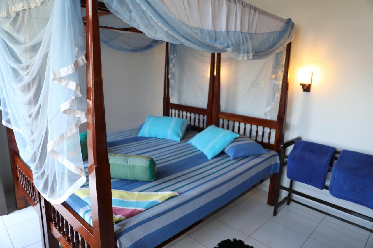 Main Reef Guest House Хиккадува Экстерьер фото
