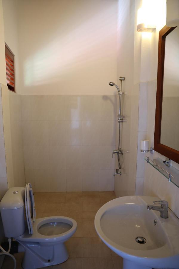 Main Reef Guest House Хиккадува Экстерьер фото